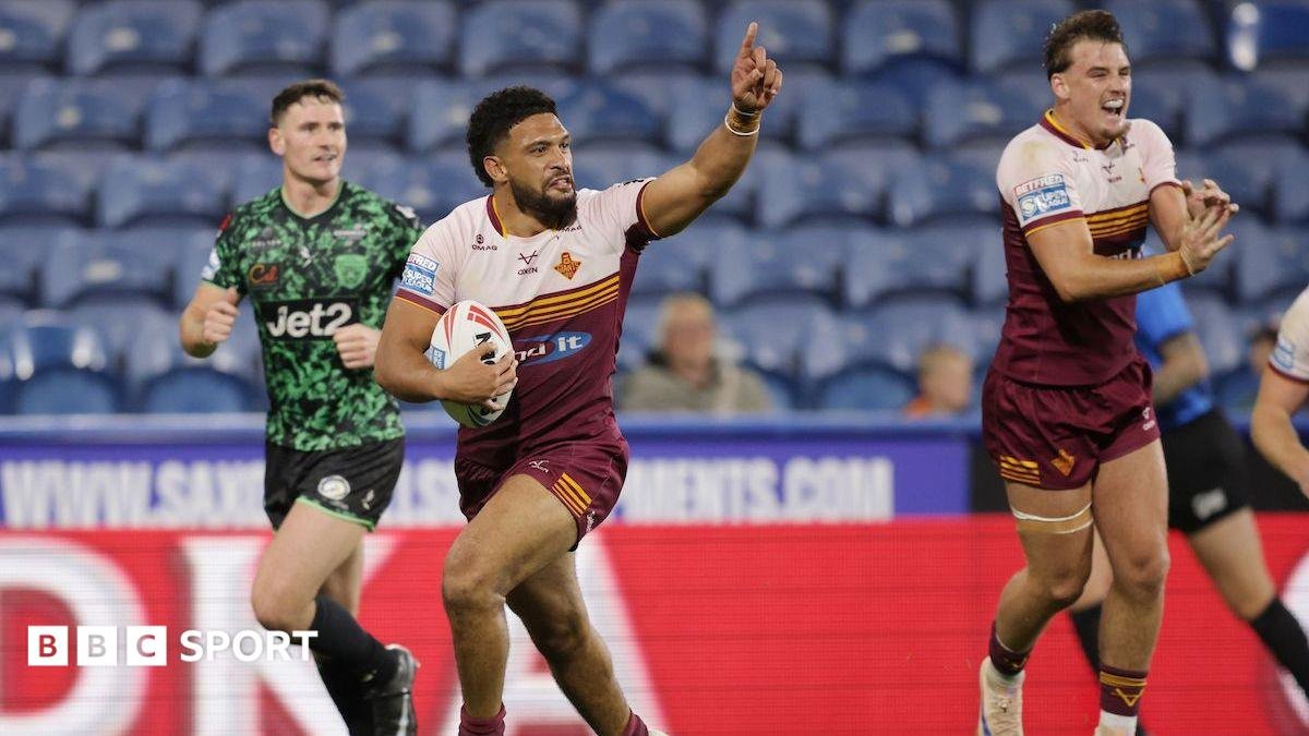 Huddersfield upset Leigh with five-try win