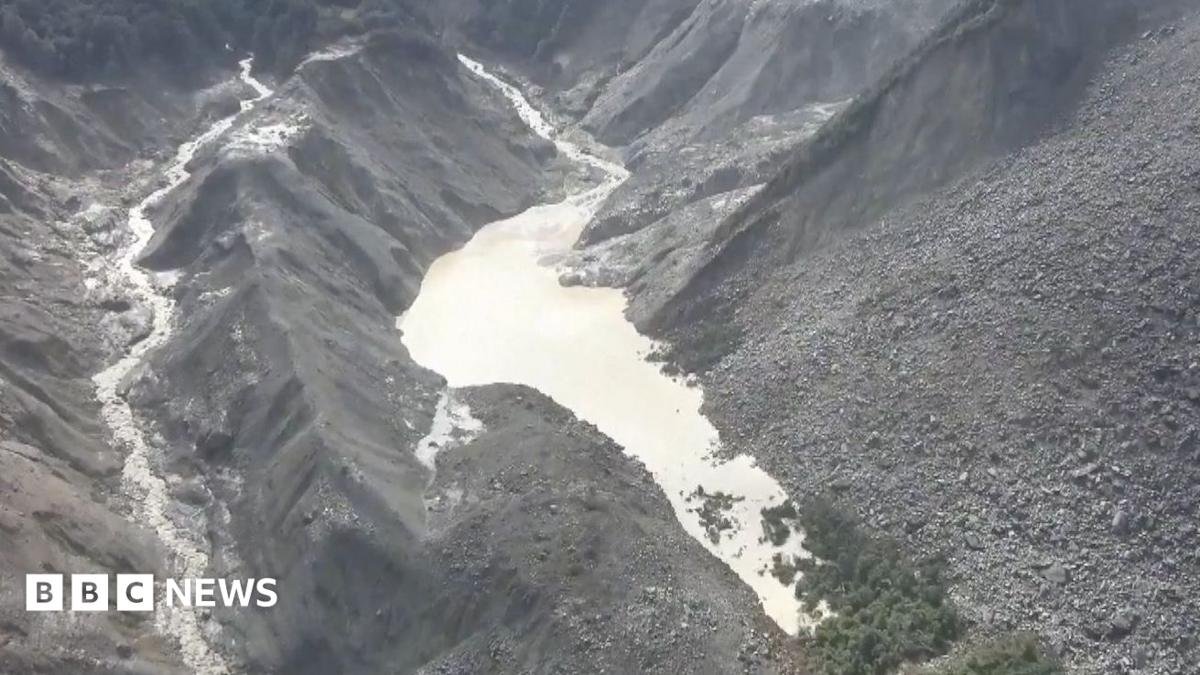'High risk' of lake bursting and causing second flood, warns China