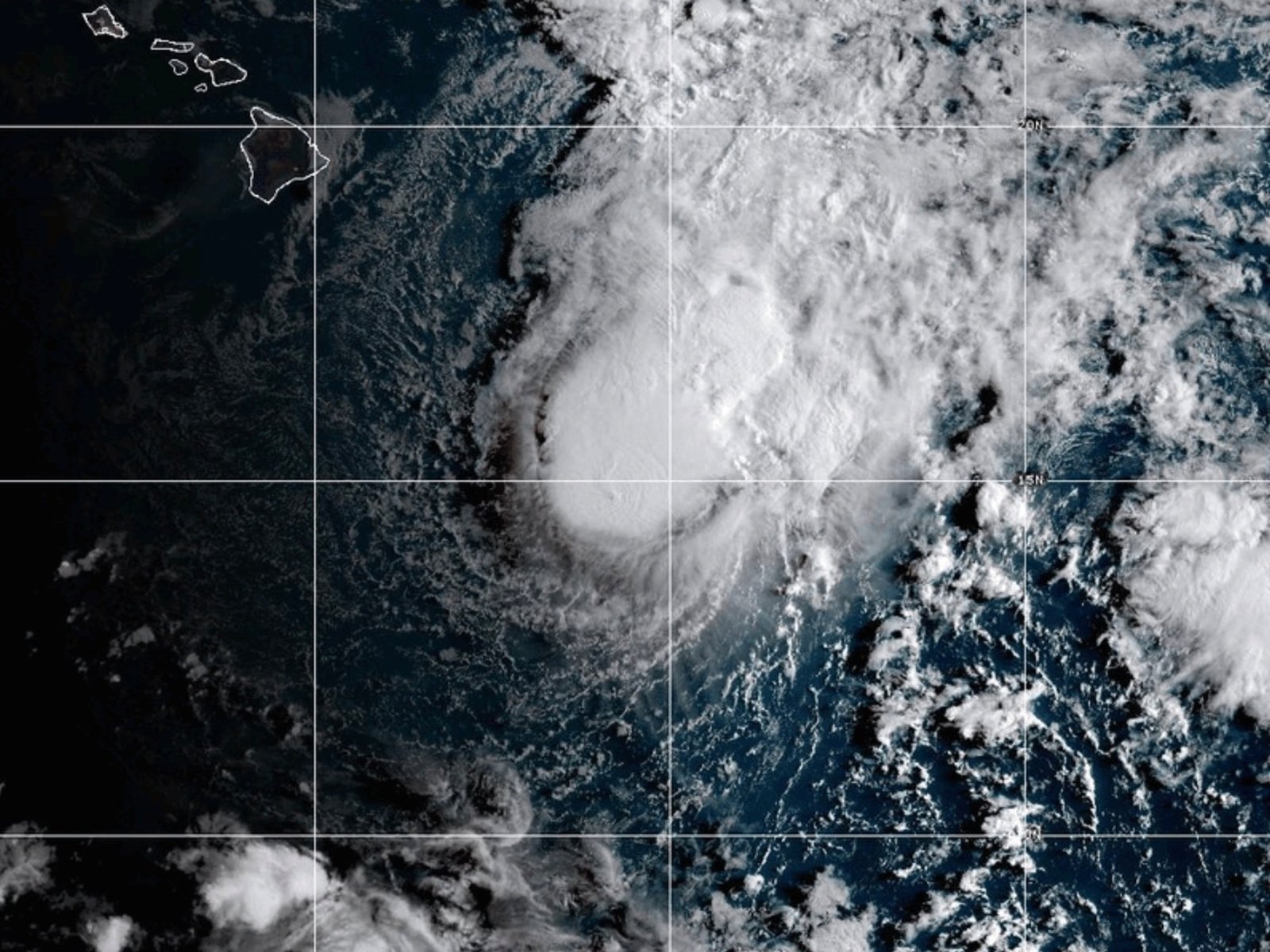 Tropical Storm Moke advances towards Hawaii with heavy rain, strong winds