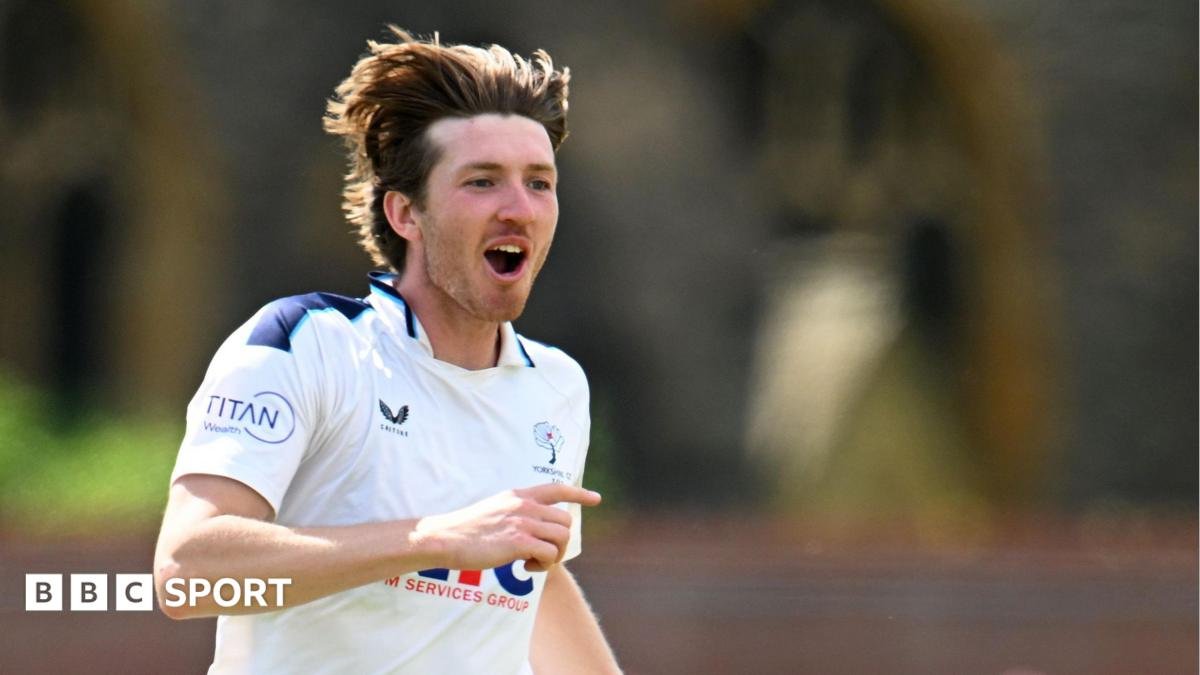 Yorkshire and Hampshire set up intriguing finale