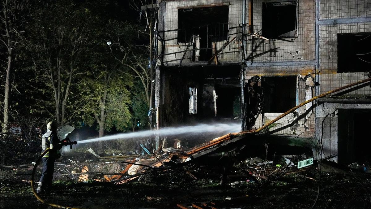 Russian attacks on Kyiv kill 4, wound more than a dozen
