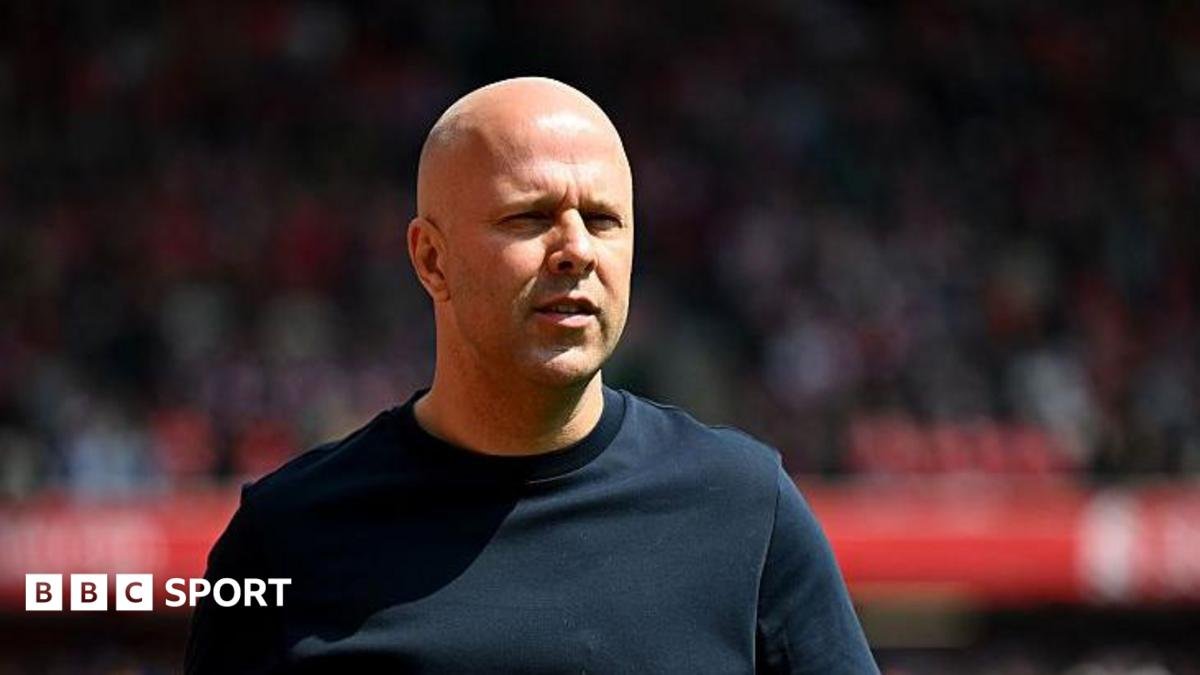 Slot to stay in club football after Netherlands talks
