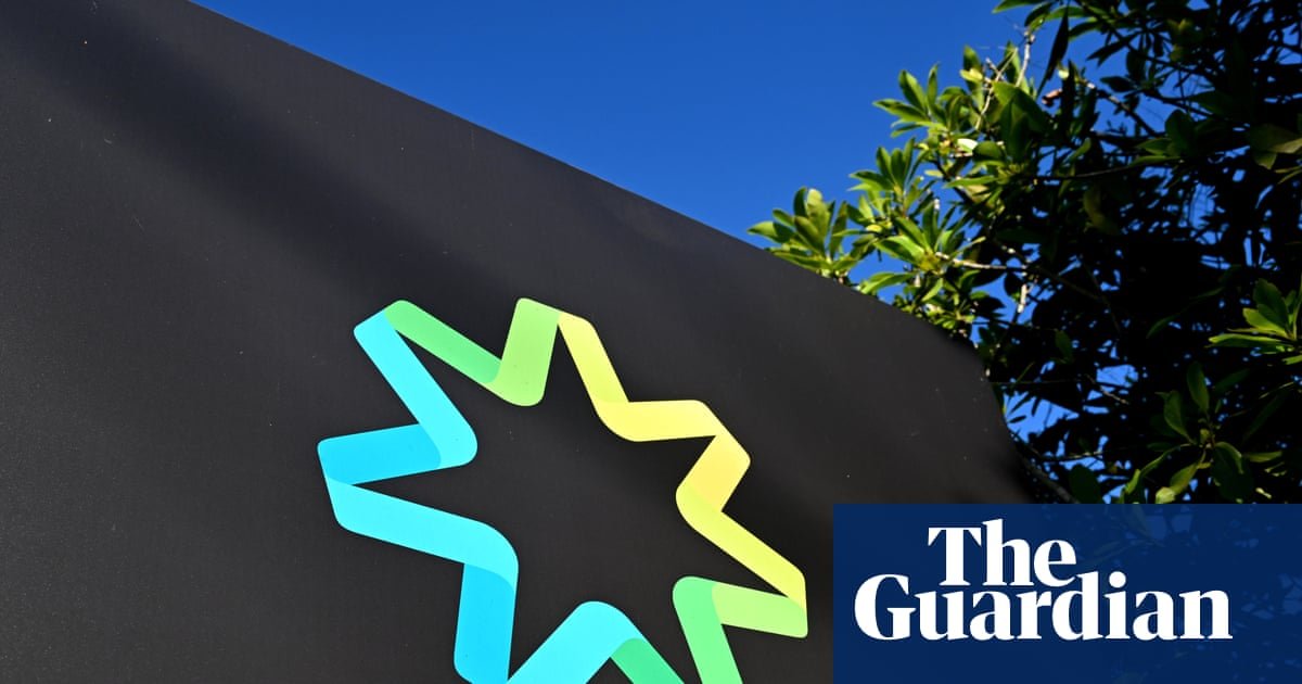 Centrelink pursuing debts that are more than 40 years old despite agreeing to waive old arrears