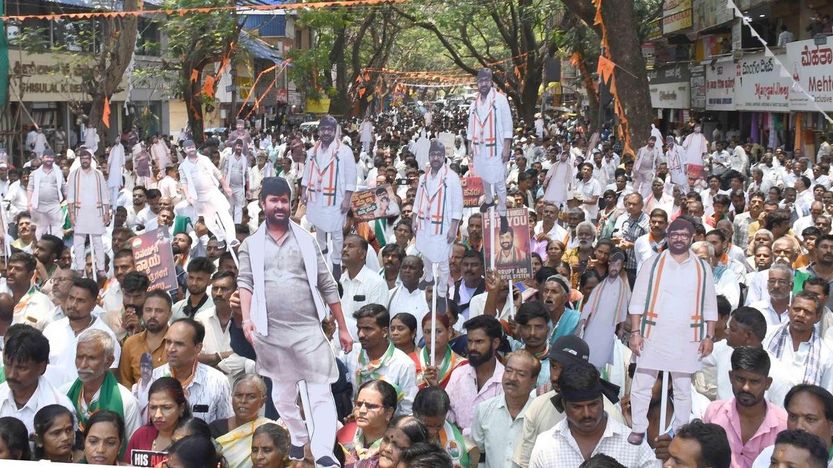 Karnataka High Court stays conviction of former Minister Vinay Kulkarni in murder case, orders release on bail