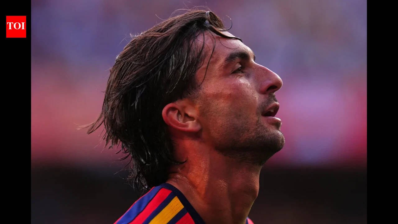 Spain's WC final hero Torres leaves Barcelona for new challenge in France