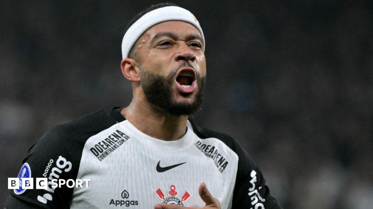 Ex-Man Utd forward Depay takes pay cut to stay at Corinthians