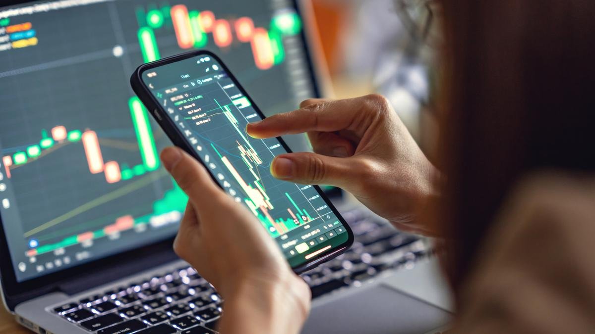 Stock markets decline dragged by banks, elevated crude oil prices