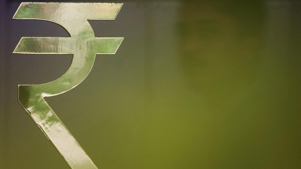 Rupee rises for 6th day, gains 12 paise to 95.31 against U.S. dollar as crude drops