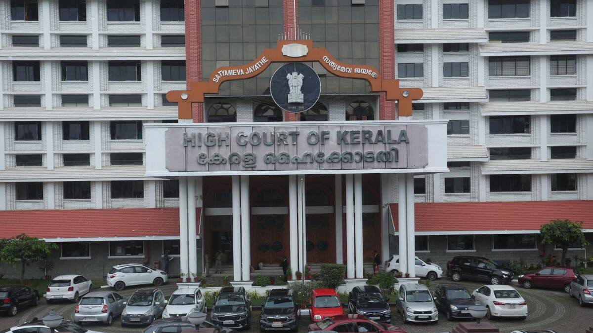 Kerala High Court reprimands State over its failure to collect fines for unauthorised flex boards, banners