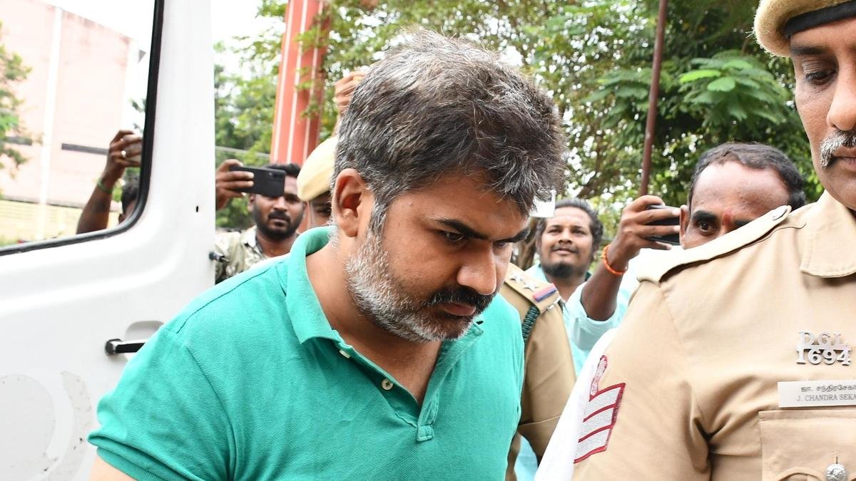 Supreme Court mulls transfer of Tamil Nadu DVAC case against ED officer to Central agency