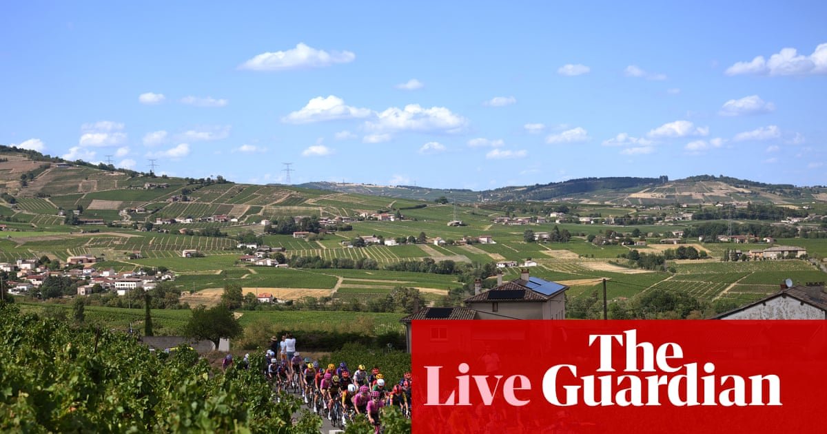 Tour de France Femmes: Niewiadoma and Vollering fight for yellow on final stage – live updates