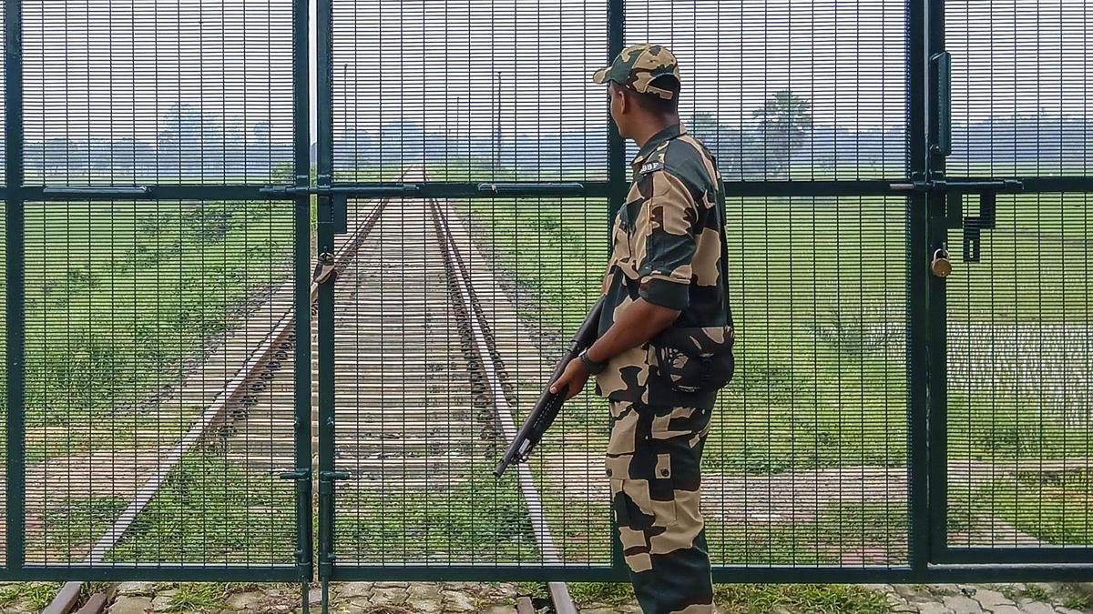 Why has West Bengal cleared land for the BSF now? | Explained