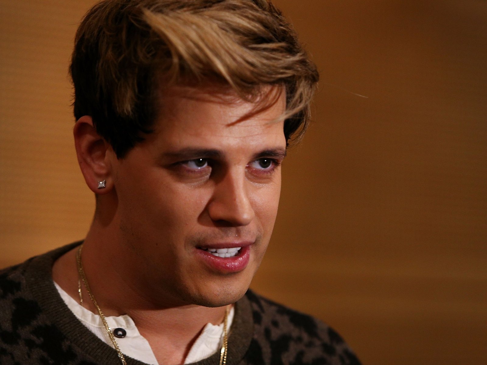 Far-right UK provocateur Milo Yiannopoulos detained by ICE in US