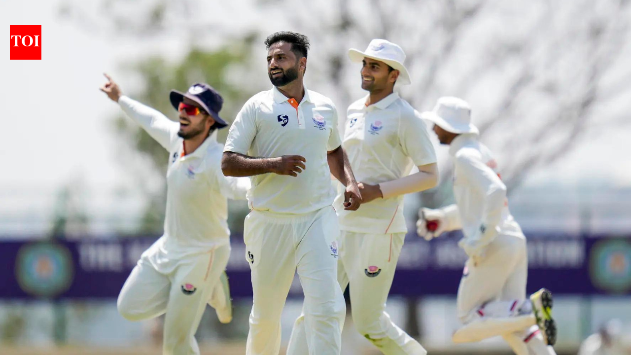 'Auqib Nabi shouldn't have come as a replacement': Ex-cricketer on India squad