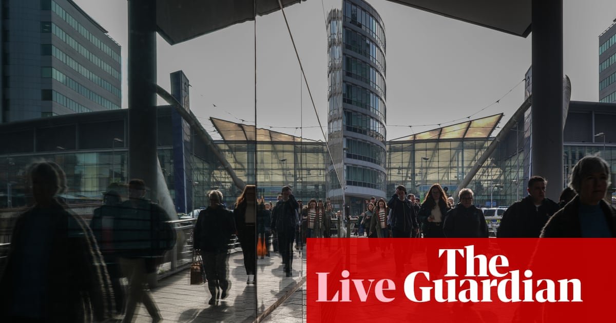 UK employment market shows ‘rays of light’ for jobseekers with upturn in pay, study shows - business live