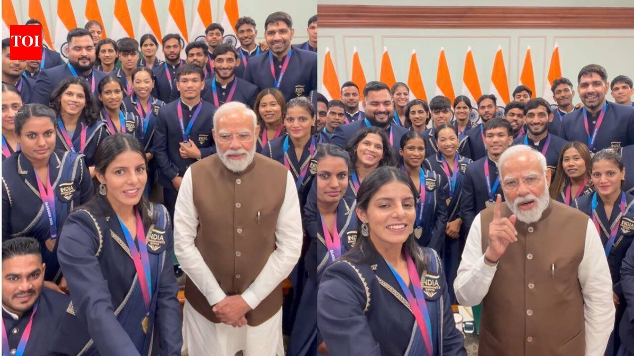 Watch: PM Modi meets CWG medallists, says ‘Jo khelega, woh khilega’