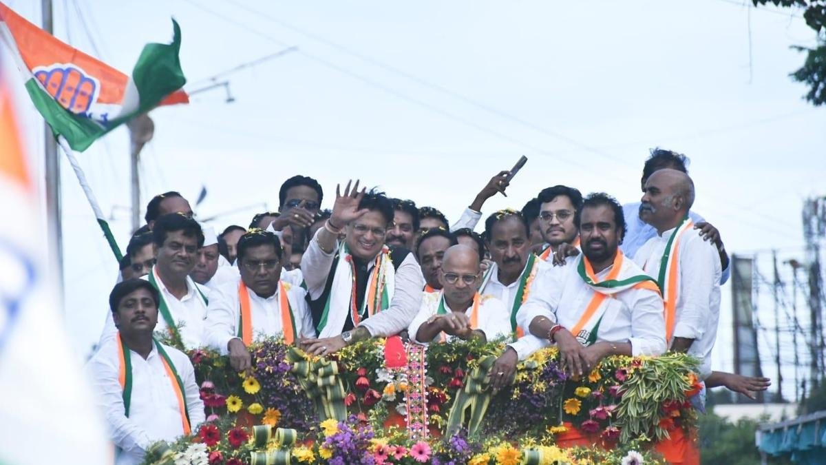 Ajay Singh accorded grand welcome on first visit to Kalaburagi as Minister