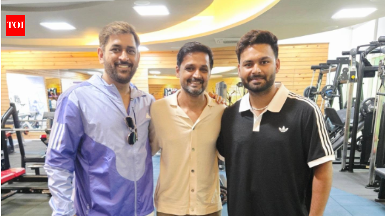 Pant trains with MS Dhoni ahead of Sri Lanka Test series; photo goes viral