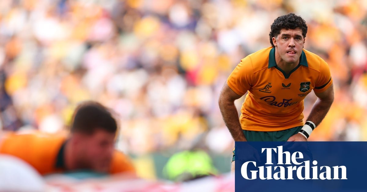 Wallabies’ search for No 10 continues as Les Kiss tinkers again for second Argentina Test | Jack Snape