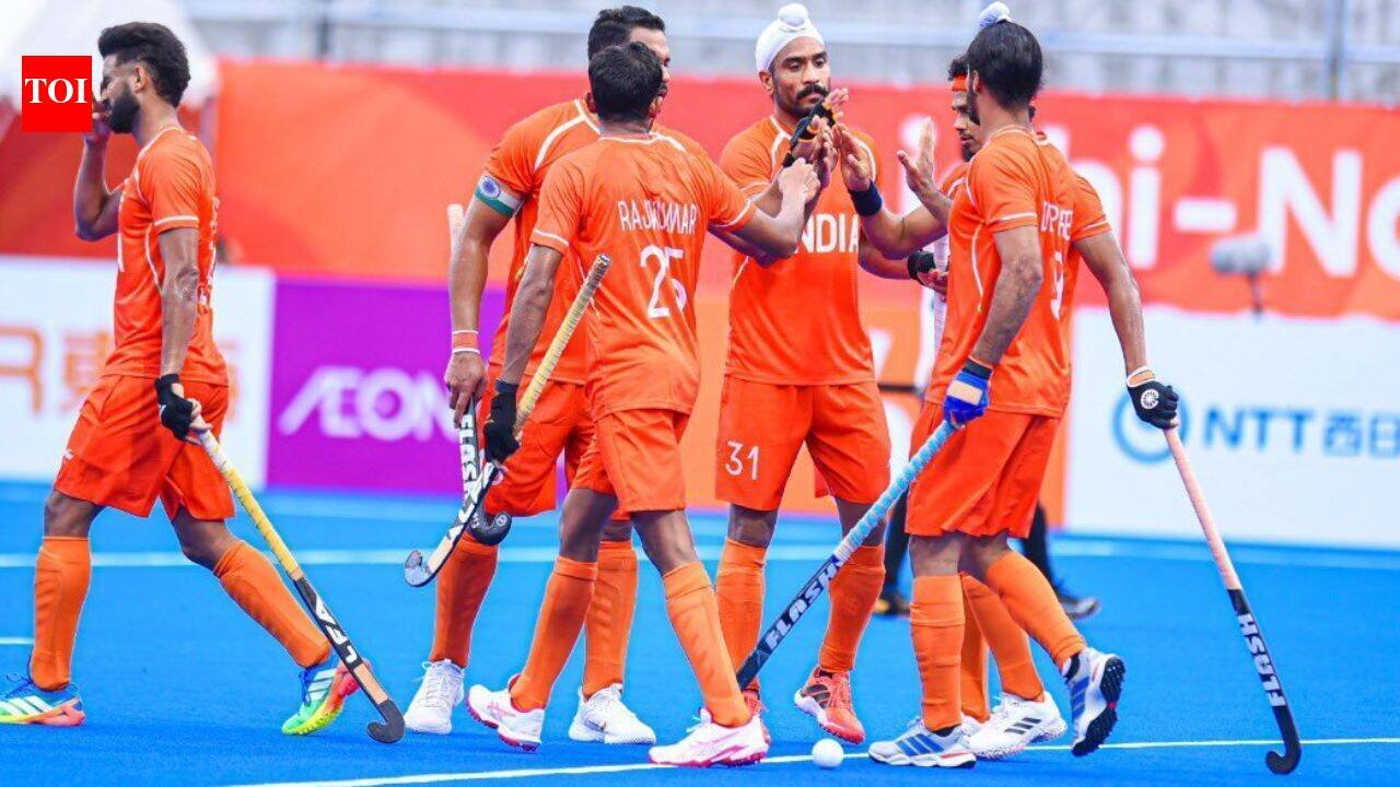 Hockey India's 'blue' promise goes up in smoke; Indian teams wear saffron at Asiad