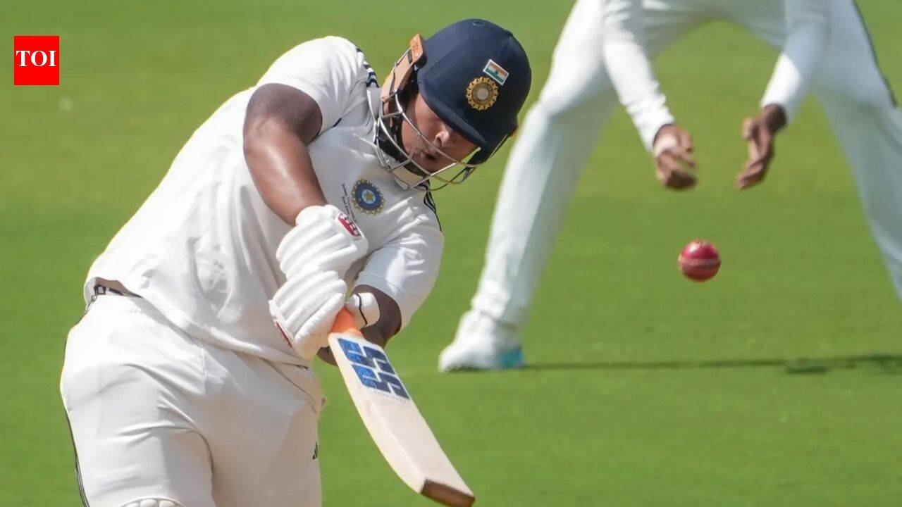 4, 6, 4! Sooryavanshi takes on Mohammed Siraj in Duleep Trophy final - Watch