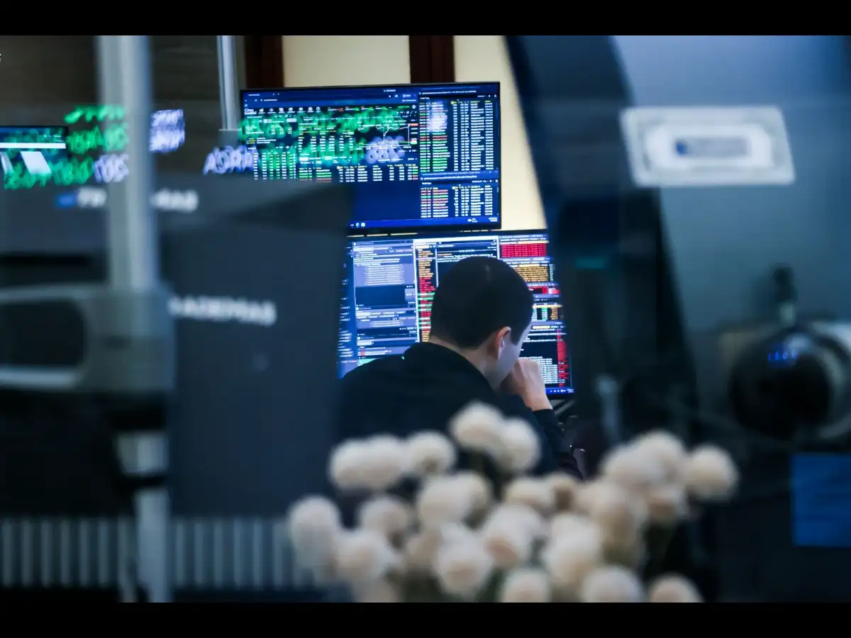 US stocks calm ahead of midterm polls, but markets may be underpricing the risk