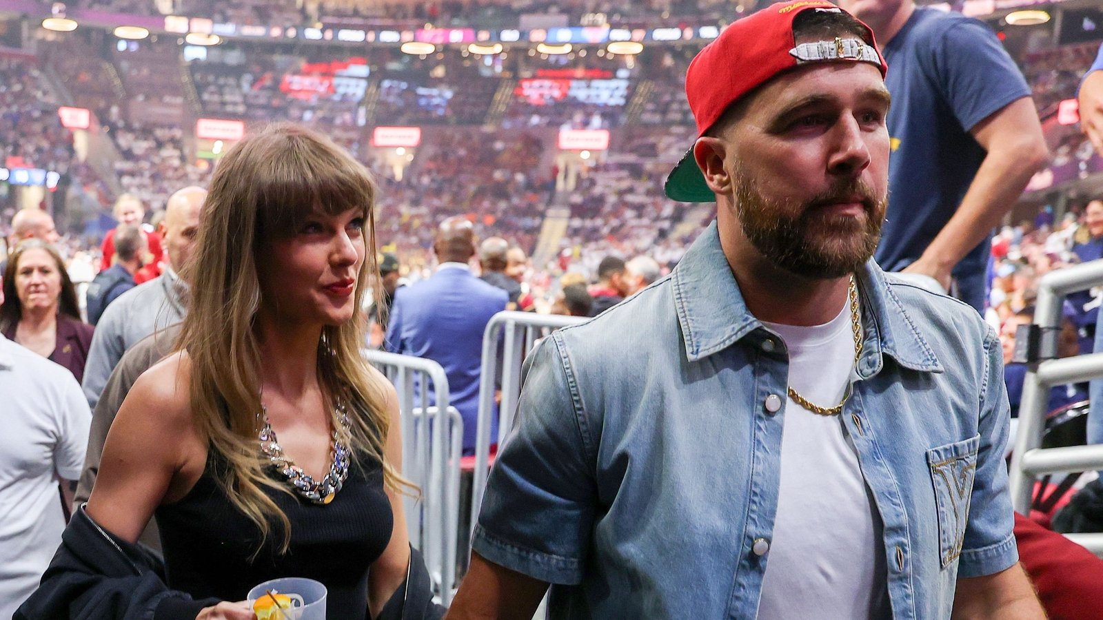 Is Taylor Swift attending Chiefs vs Broncos tonight at Arrowhead? Latest update on Travis Kelce’s wife’s whereabouts