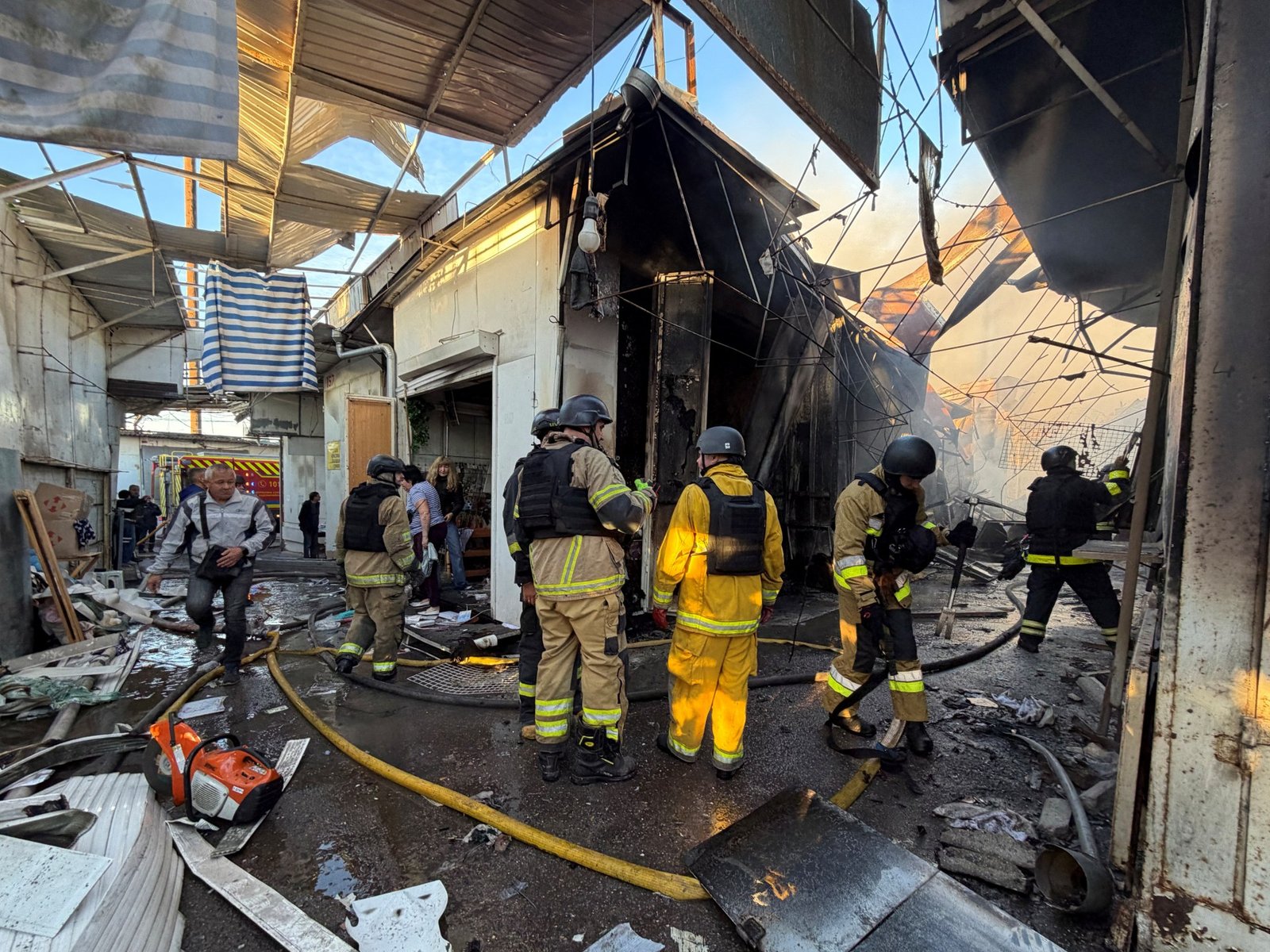At least 10 people killed in Russian and Ukrainian attacks