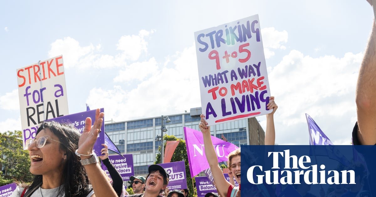 ‘We have had enough’: thousands of staff at the University of Sydney walk off the job over AI, job security