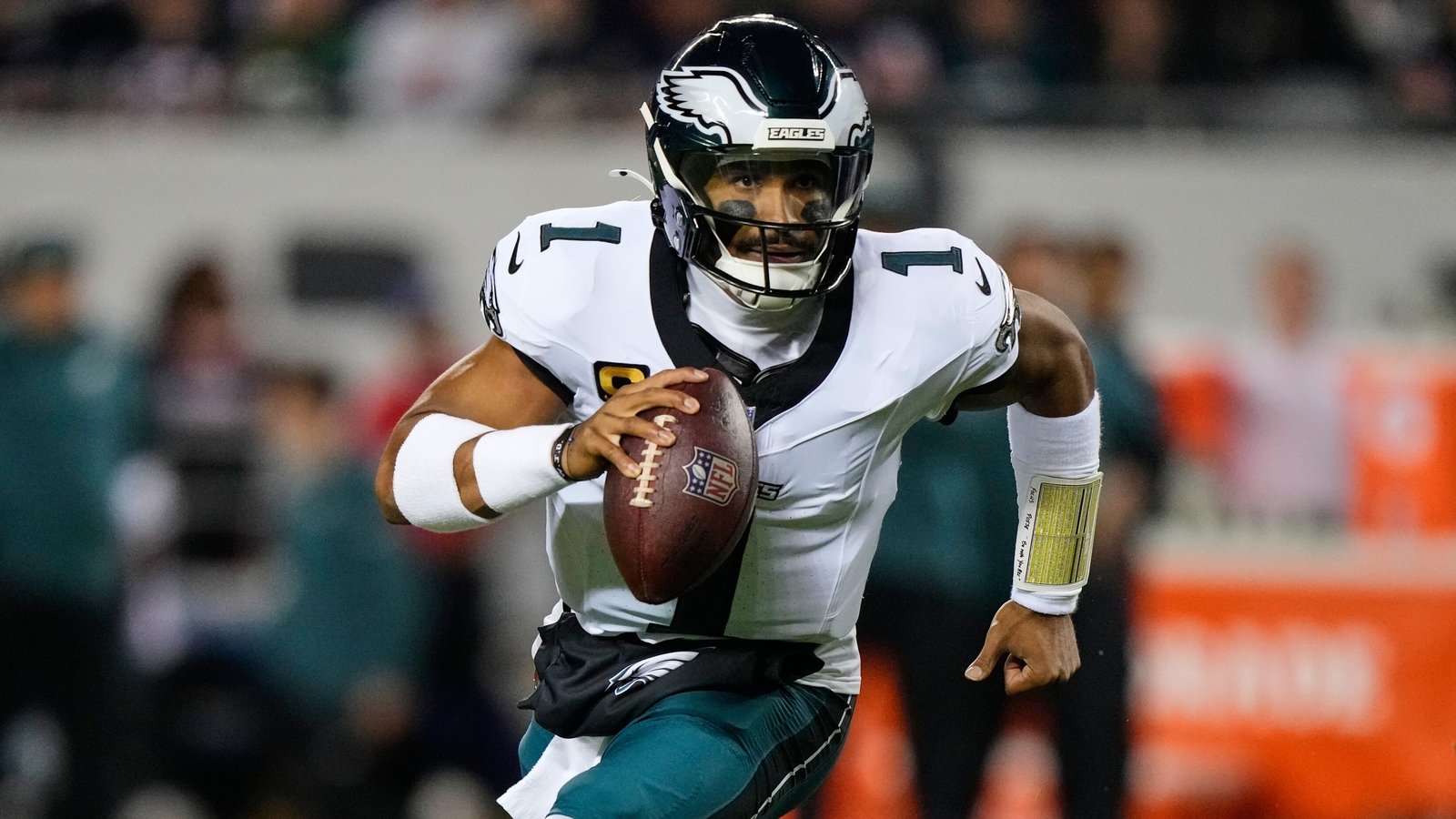 What happened to Jalen Hurts? Latest update on Eagles QB after injury scare vs Bears