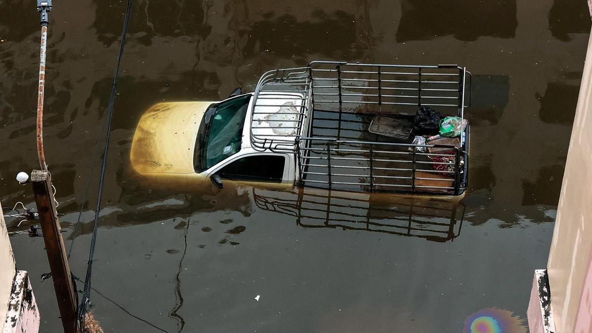 Thailand declares two-day civil service holiday amid floods, could affect court ruling