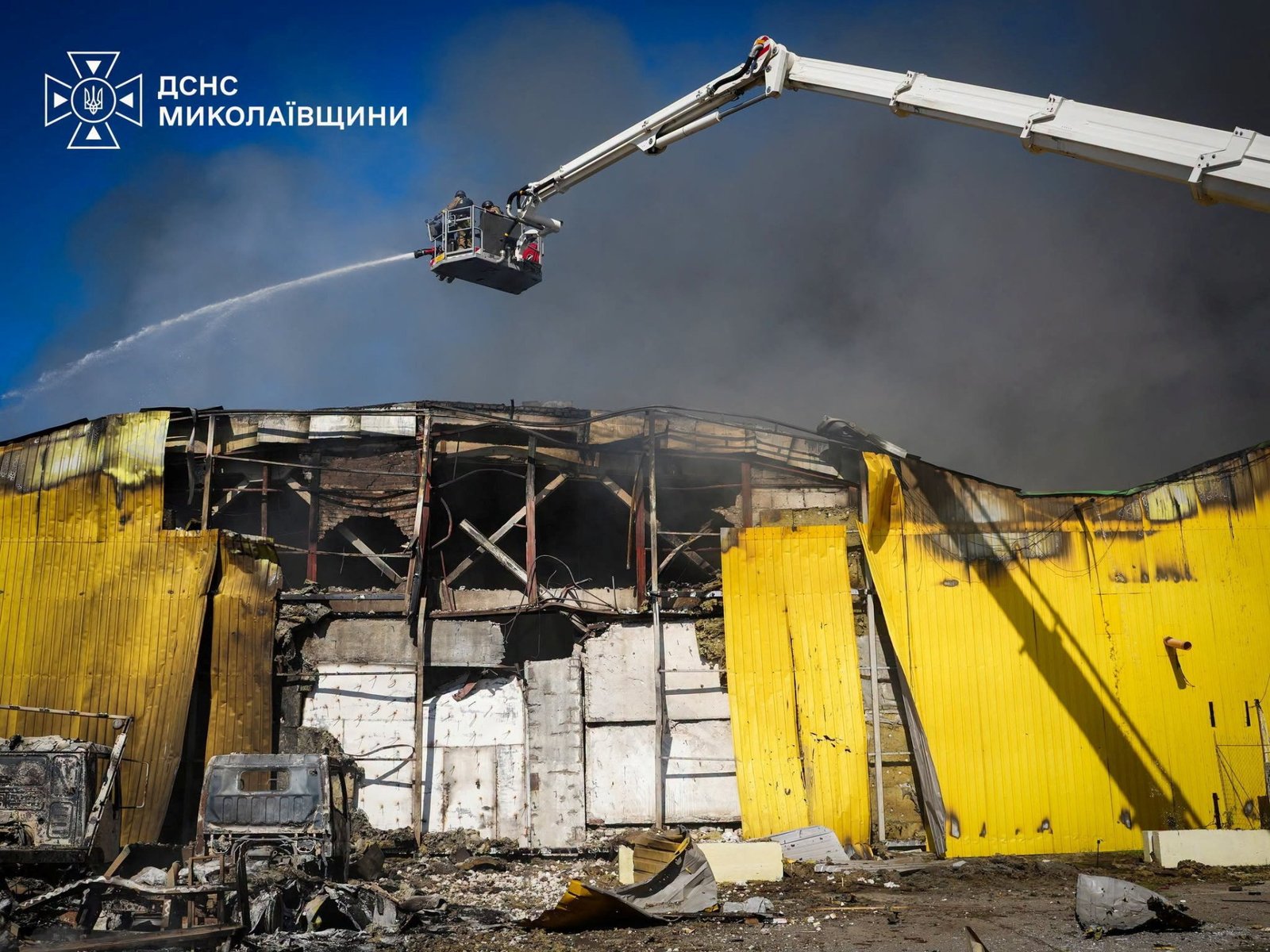 Russian attacks kill 7 in Ukraine as Kyiv targets gas plants deep in Arctic
