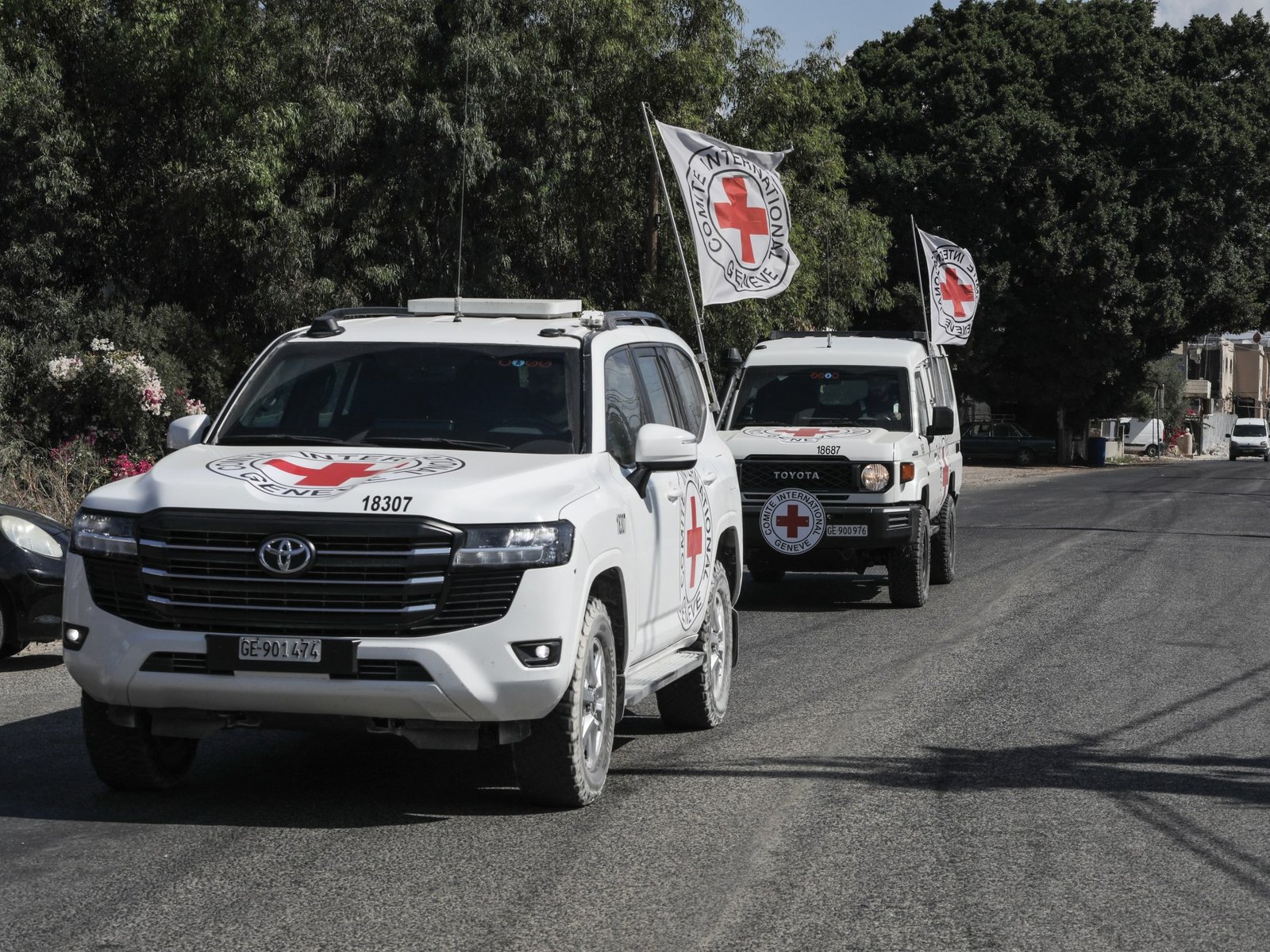 Israel frees four more Lebanese prisoners in Red Cross-mediated handover