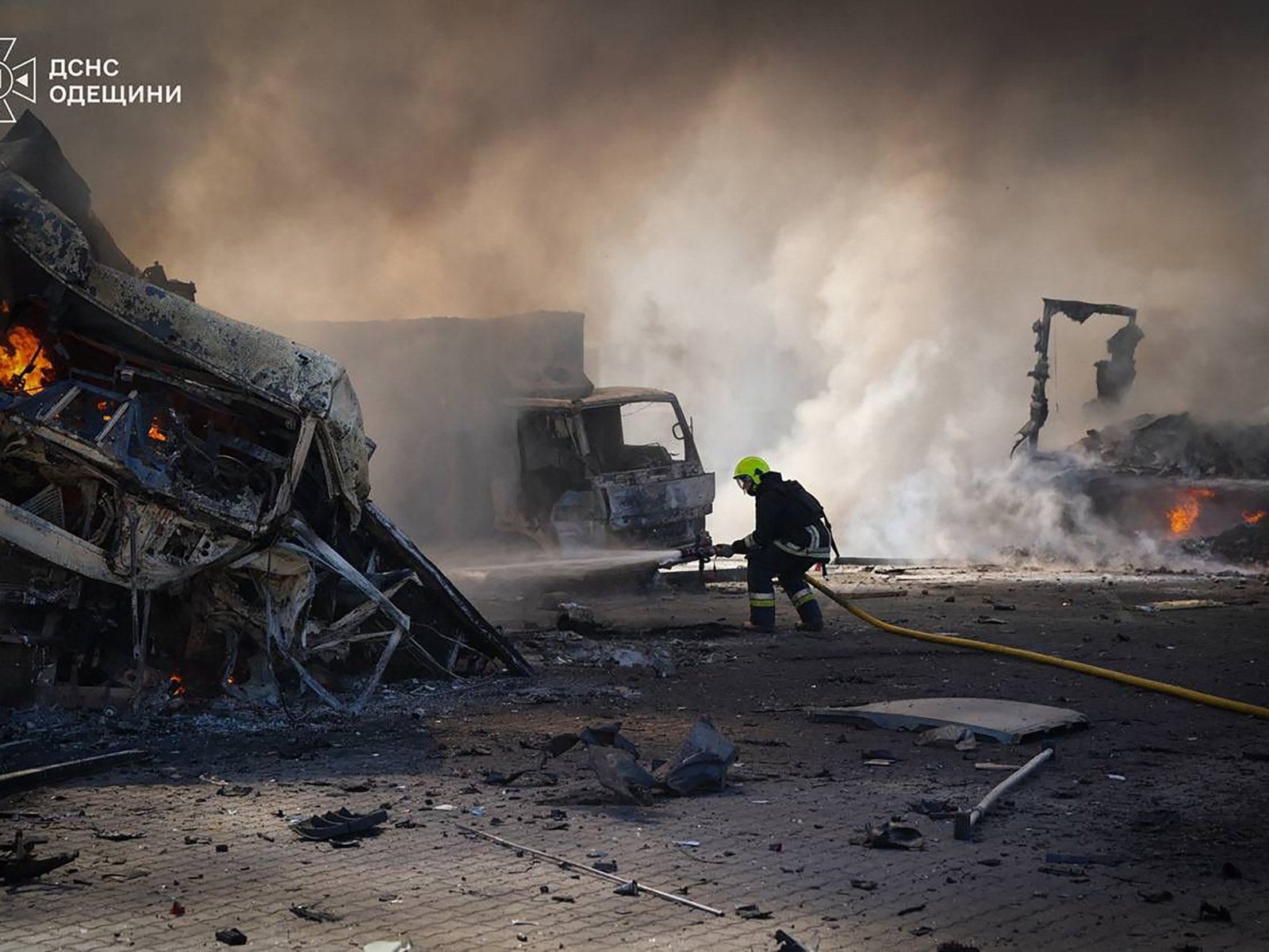 At least 5 killed in Russian attacks on Ukraine as US envoys visit Moscow