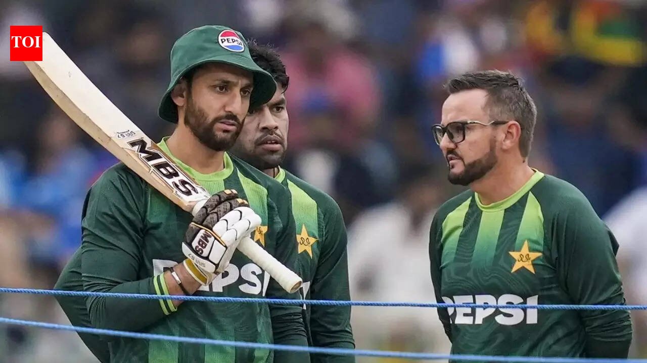 Pak coach Hesson breaks silence on shake-up, says 'I don't know what happened'