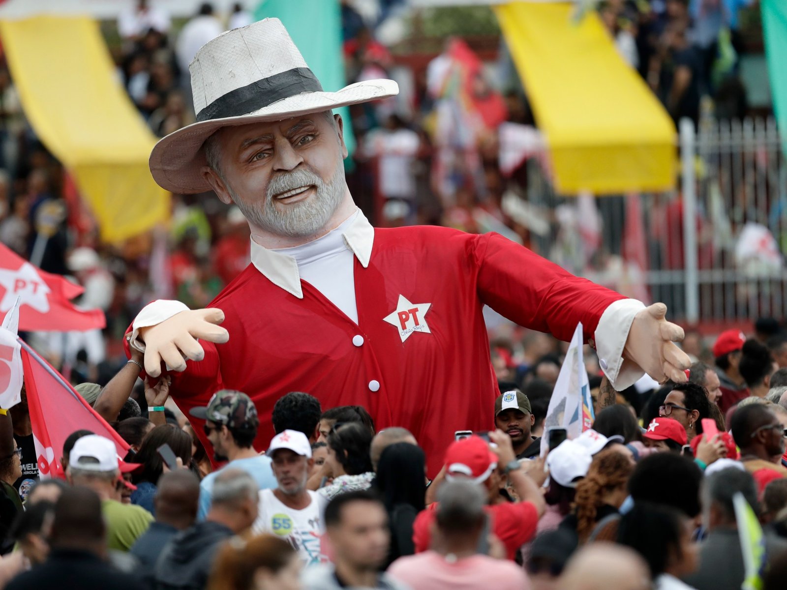 Brazil election: Lula and Flavio Bolsonaro tied in latest polls