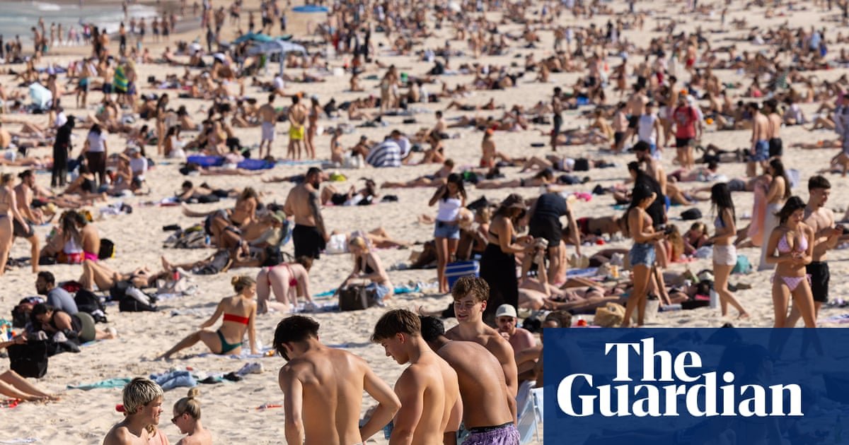 Sydney reaches 33C in potentially warmest start to spring since mid-1800s, while snow forecast in southern NSW