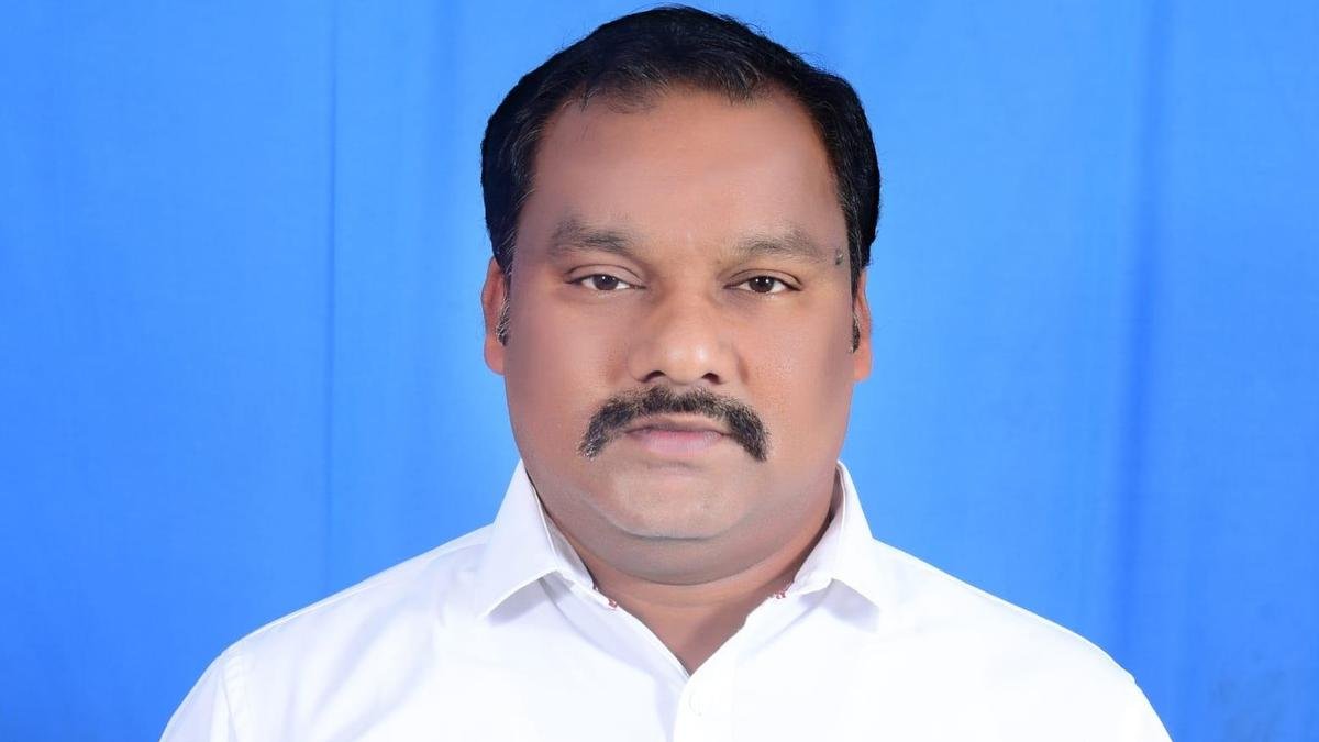 Andhra Pradesh: Government agreed to extra surrender leave for police, higher pensions, says APNGOs’ Venu Gopal
