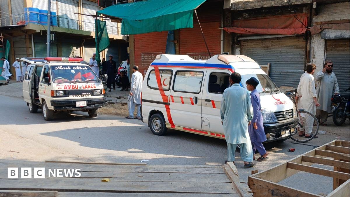 At least 16 killed after vehicle loaded with explosives rams into Pakistan mosque