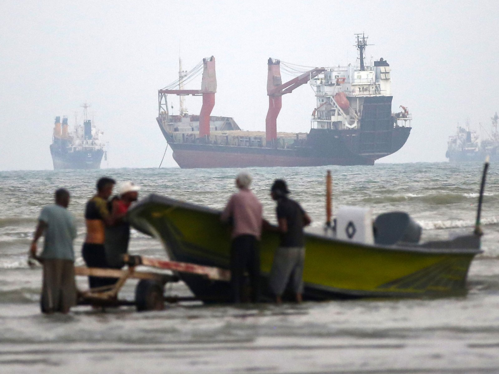 Temporary Hormuz solution deferred as Iran-Arab summit falls through