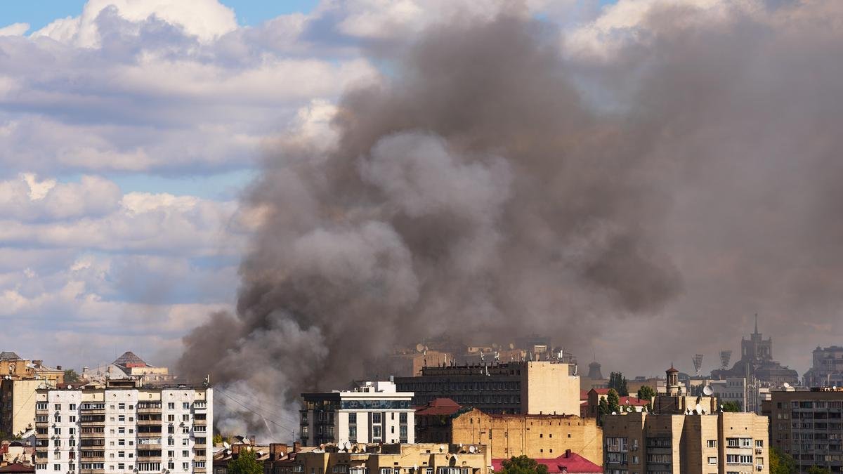 Russian strikes kill two Ukrainian civilians as Moscow and Kyiv threaten to raise stakes