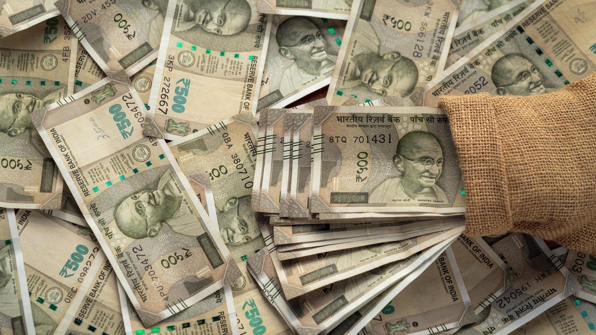Bengaluru: Probe against two policemen after cash-exchange video surfaces