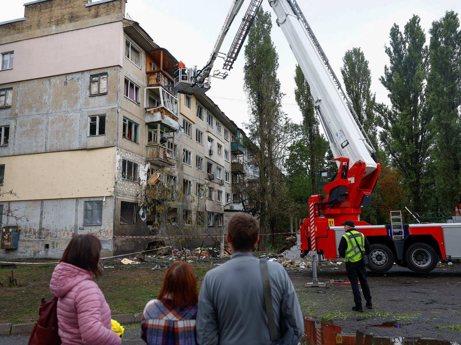 Russian strikes on Ukraine kill three as Zelenskyy in US for UN summit