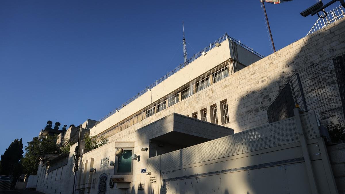 Israel orders closure of U.K. consulate in Jerusalem over settlement sanctions