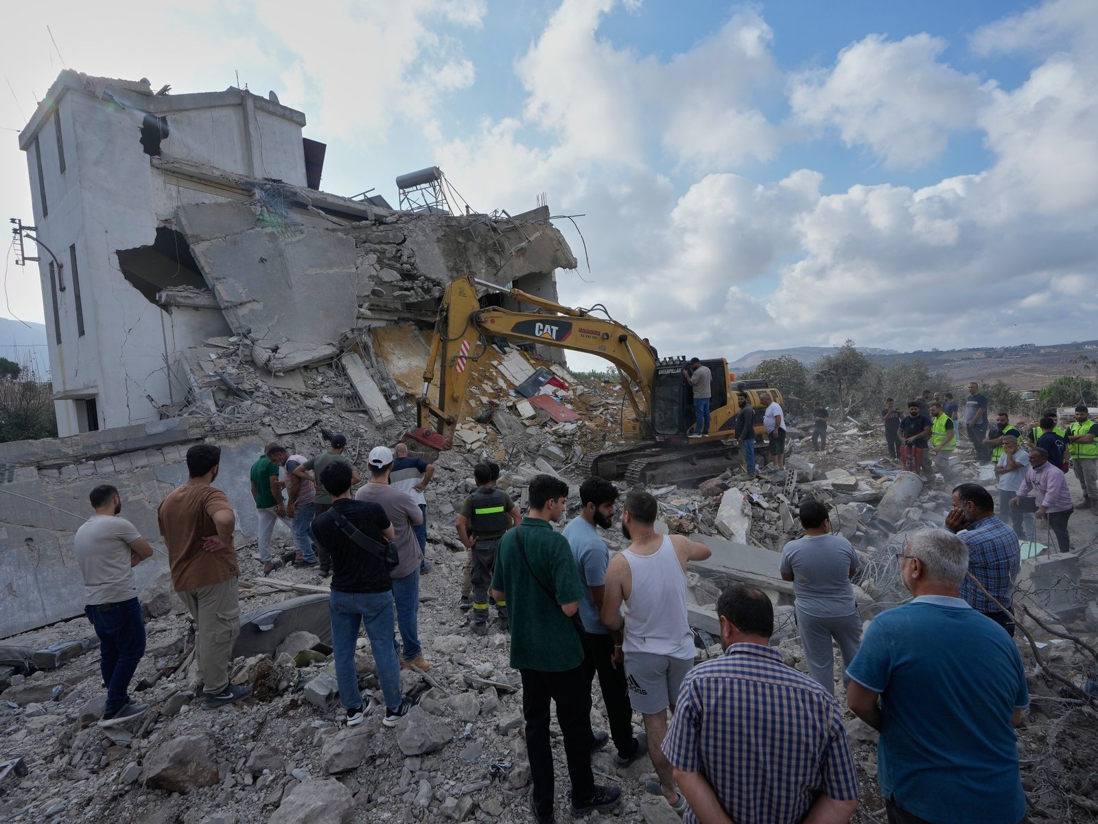 Israeli air attacks on Lebanon kill at least four