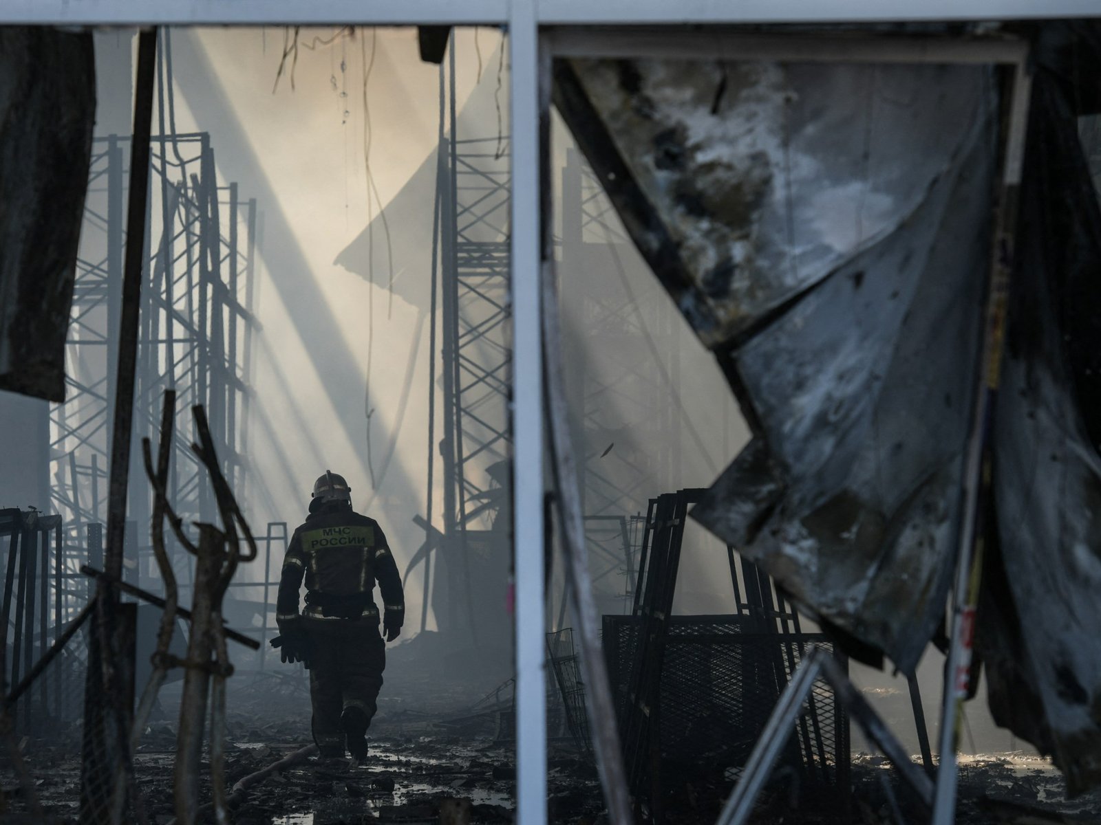 Russia strikes Kyiv as three-day pause during US envoy visits ends