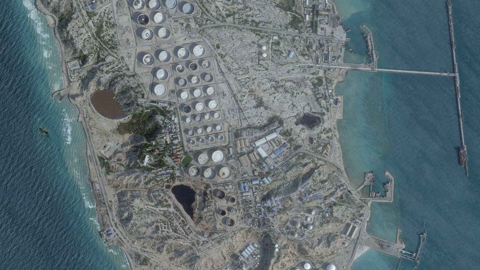 Explosions near Iran’s Kharg Island hours after Trump warns of Pickaxe Mountain, calls war ‘small potatoes’