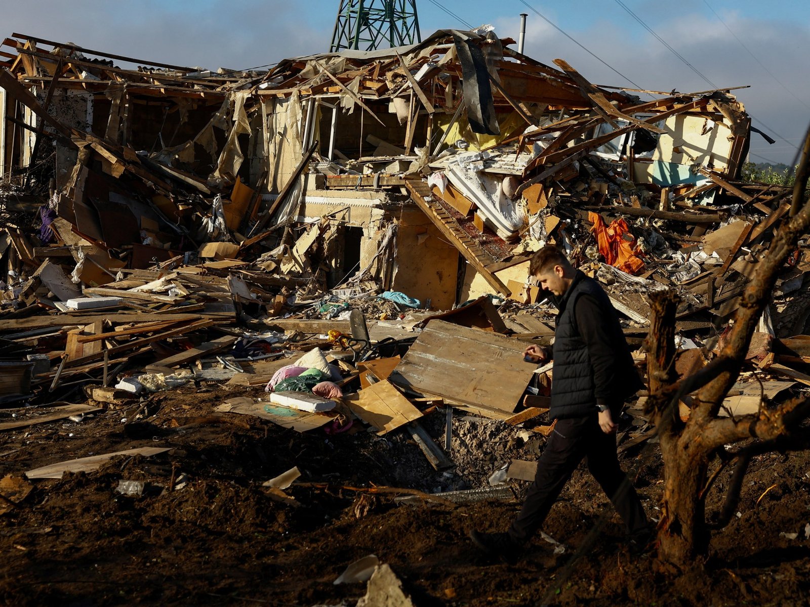 Russian attacks on Ukraine’s Kyiv region kill four, target power grid