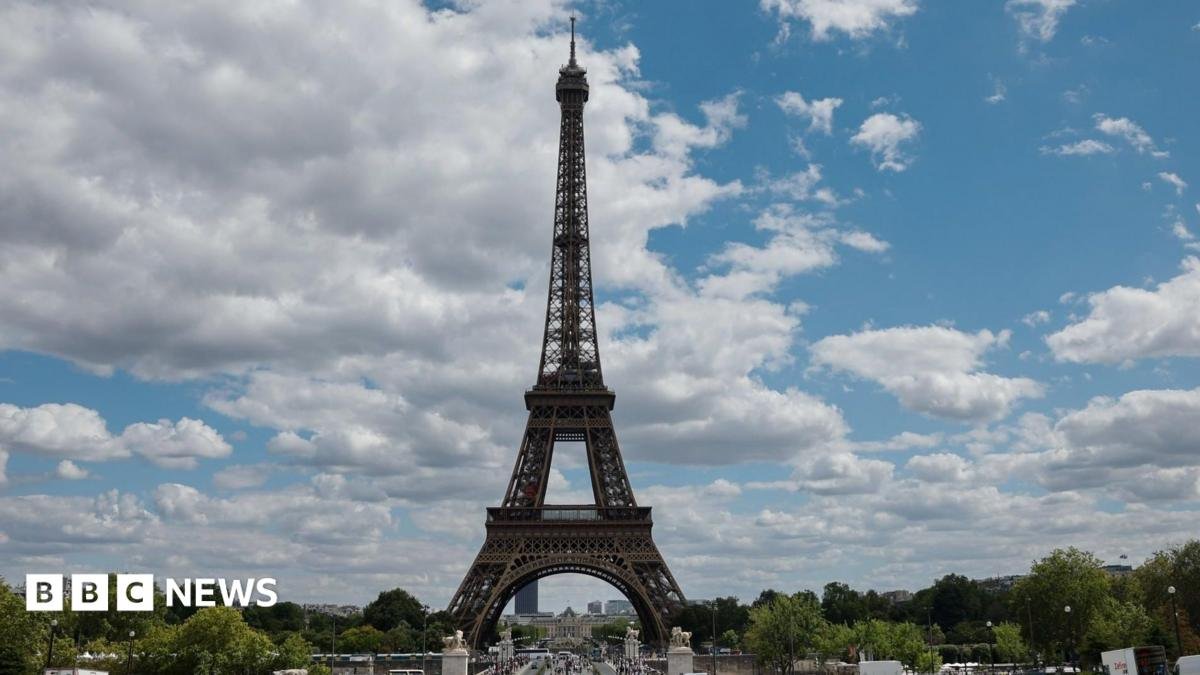 Eiffel Tower shut by staff protest after female workers moved for religious visit