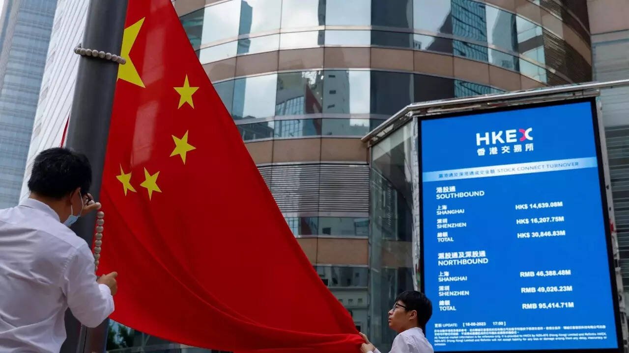 Global Market: China stocks mixed, Hong Kong shares edge higher as AI weakness weighs